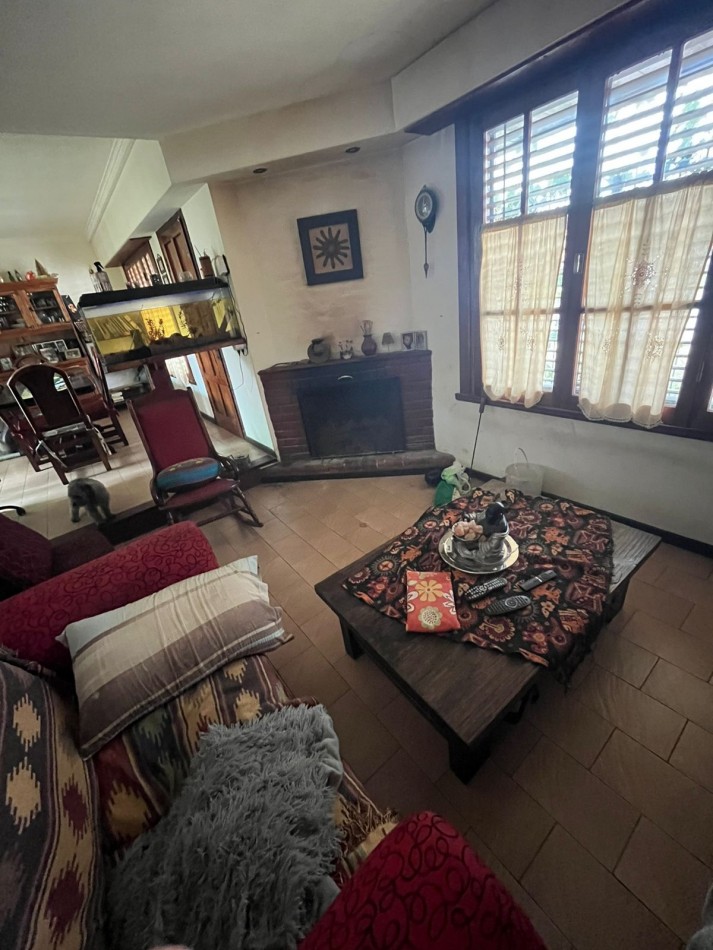 Hermoso chalet en barrio Los Pinares. Terreno de 10x33