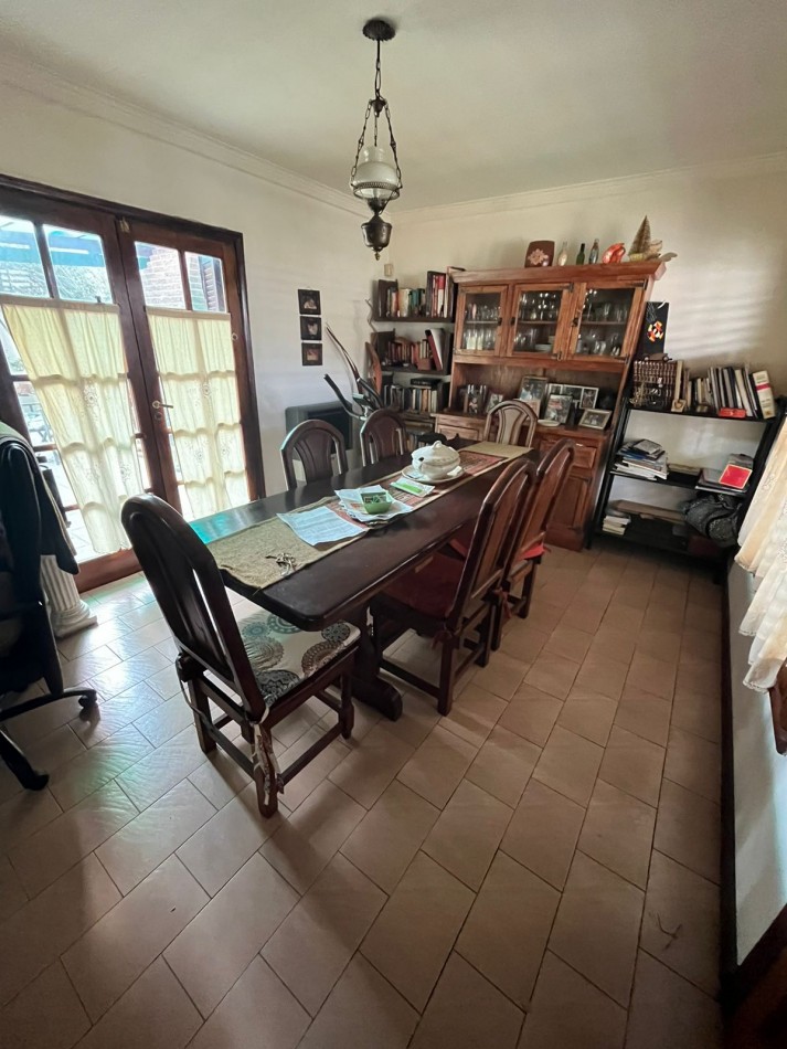 Hermoso chalet en barrio Los Pinares. Terreno de 10x33