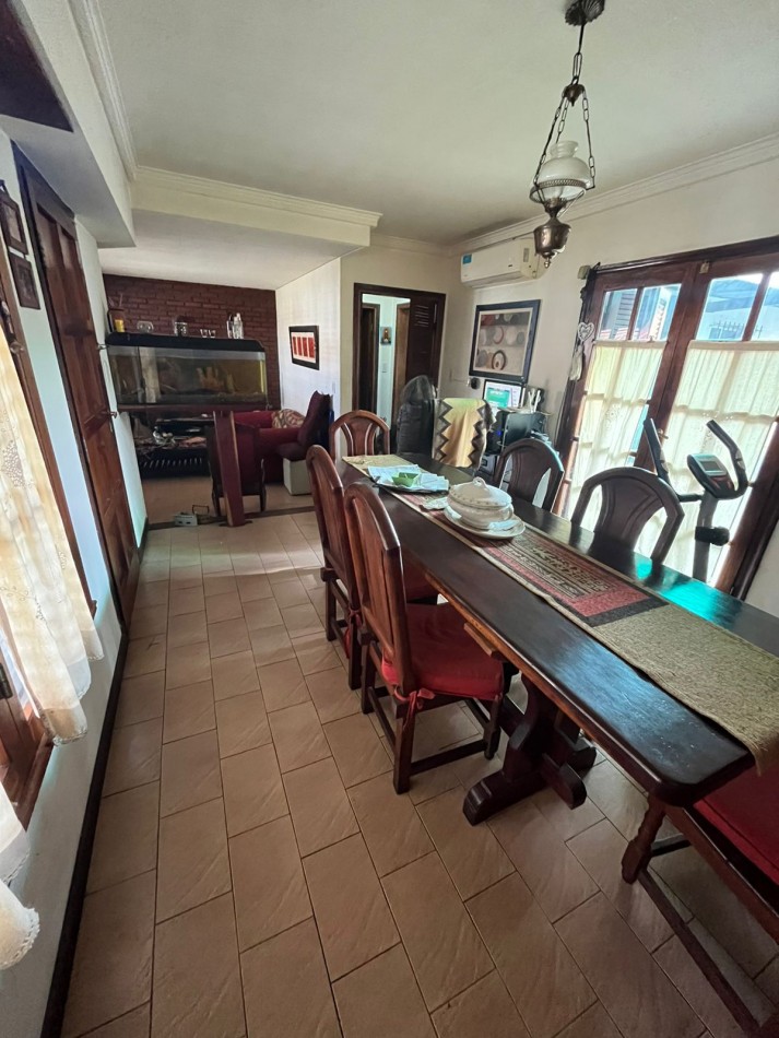 Hermoso chalet en barrio Los Pinares. Terreno de 10x33