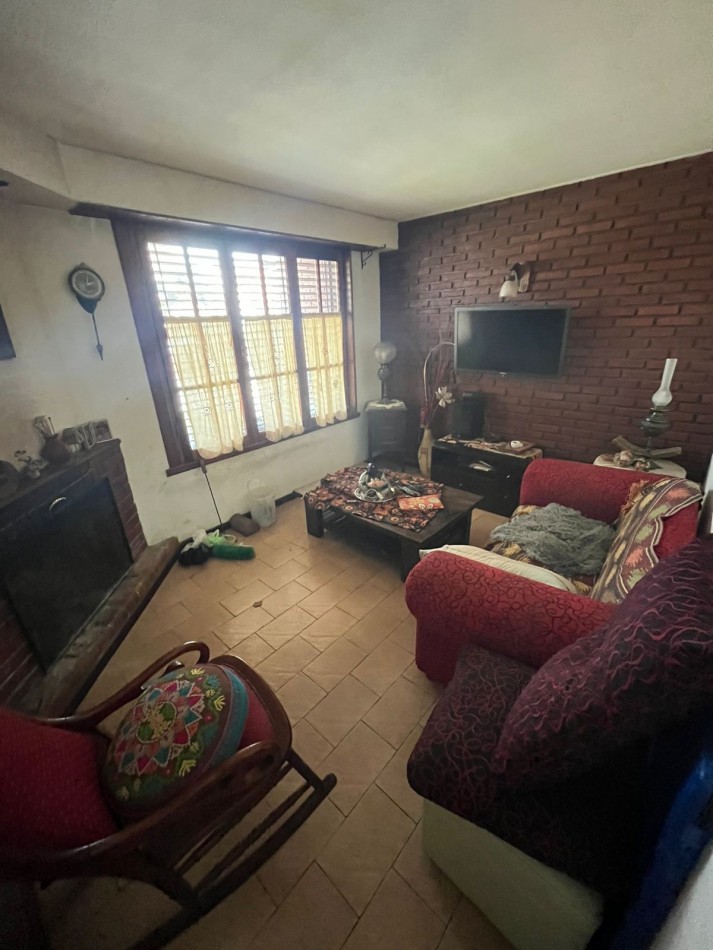 Hermoso chalet en barrio Los Pinares. Terreno de 10x33