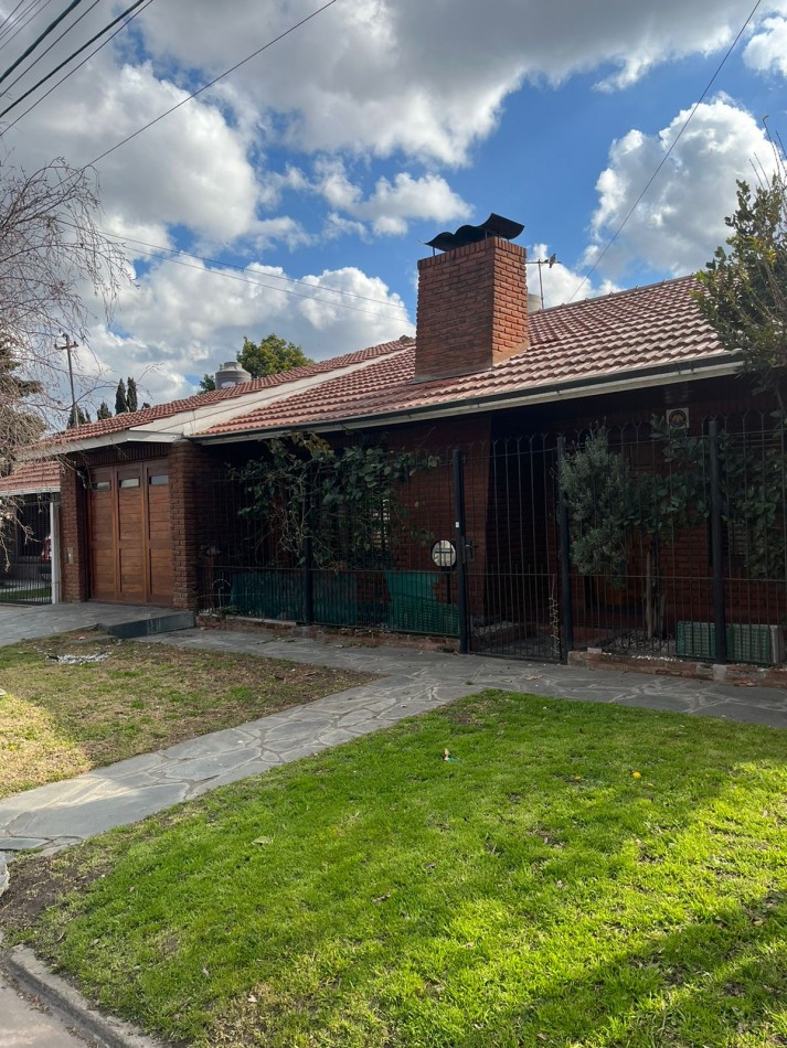 Hermoso chalet en barrio Los Pinares. Terreno de 10x33