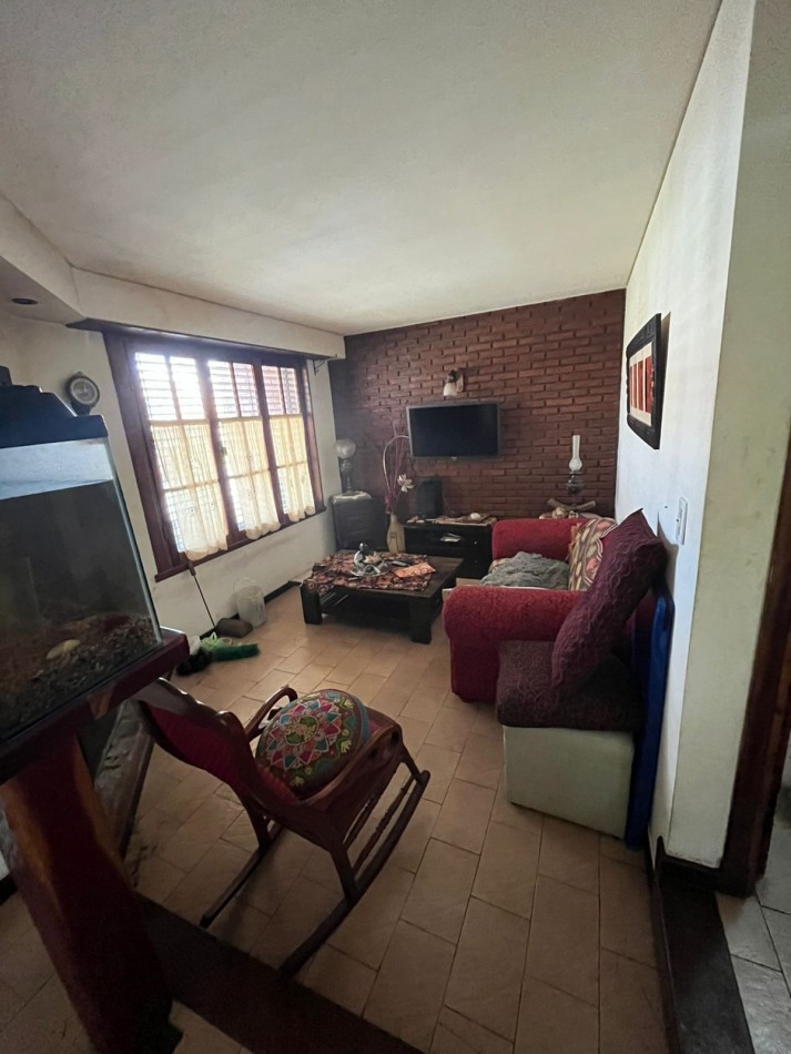 Hermoso chalet en barrio Los Pinares. Terreno de 10x33