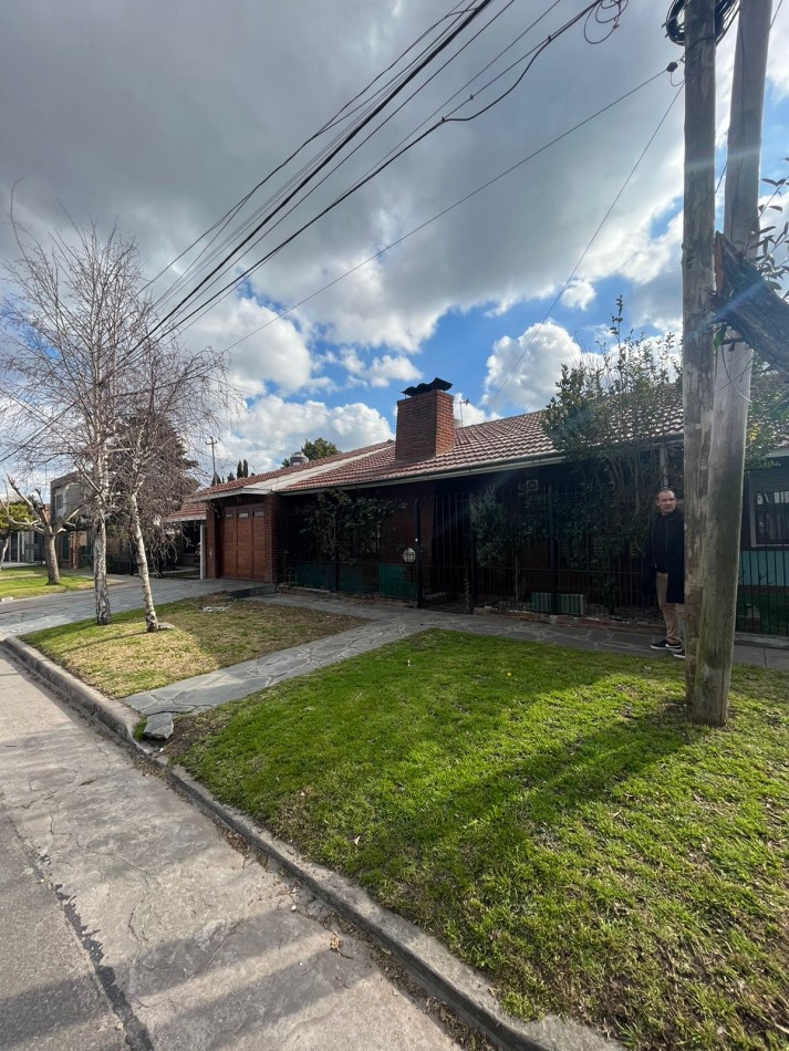 Hermoso chalet en barrio Los Pinares. Terreno de 10x33
