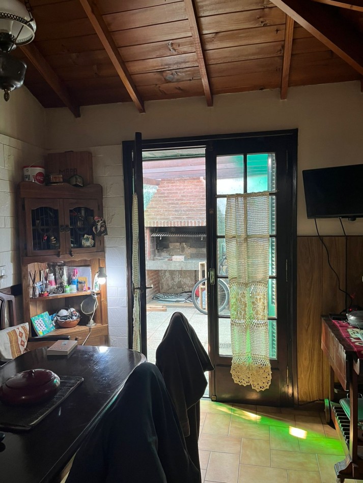 Hermoso chalet en barrio Los Pinares. Terreno de 10x33