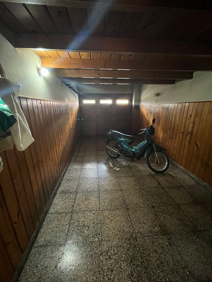 Hermoso chalet en barrio Los Pinares. Terreno de 10x33
