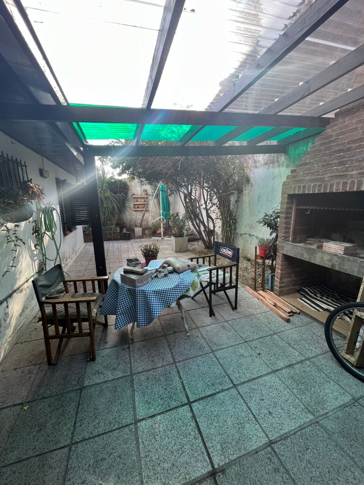 Hermoso chalet en barrio Los Pinares. Terreno de 10x33