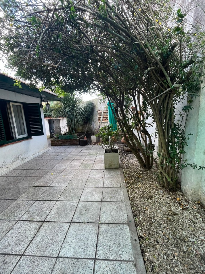 Hermoso chalet en barrio Los Pinares. Terreno de 10x33