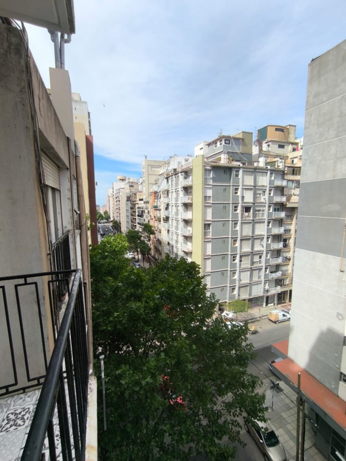2 AMB A LA CALLE CON BALCON