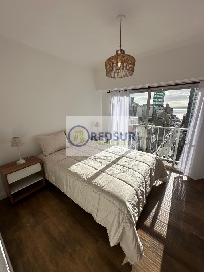 Departamento 3 ambientes a la calle con balcon frances y vista al mar en todos los ambientes