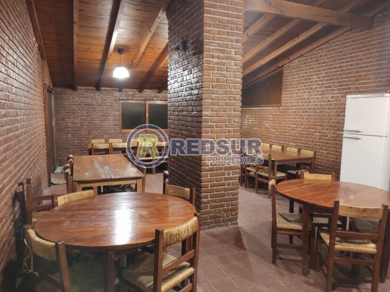 HERMOSO DEPARTAMENTO DE 4 AMBIENTES CON DEPENDENCIA Y CON COCHERA