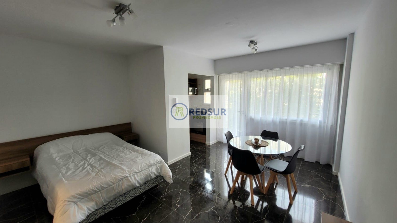 1 AMB EXTERNO CON BALCON