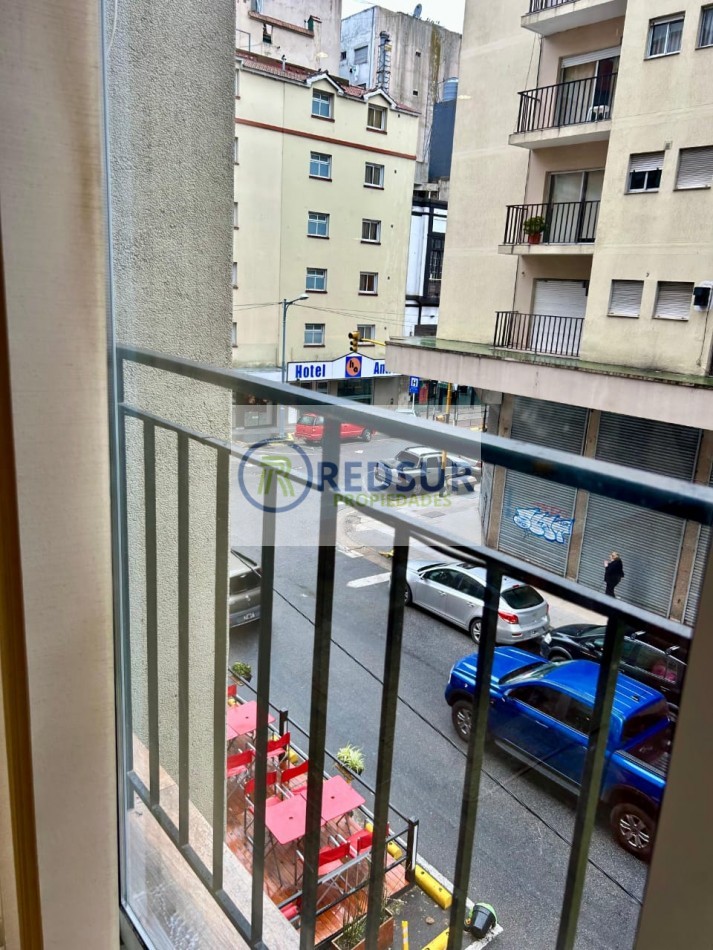 2 AMB AL FRENTE CON BALCON