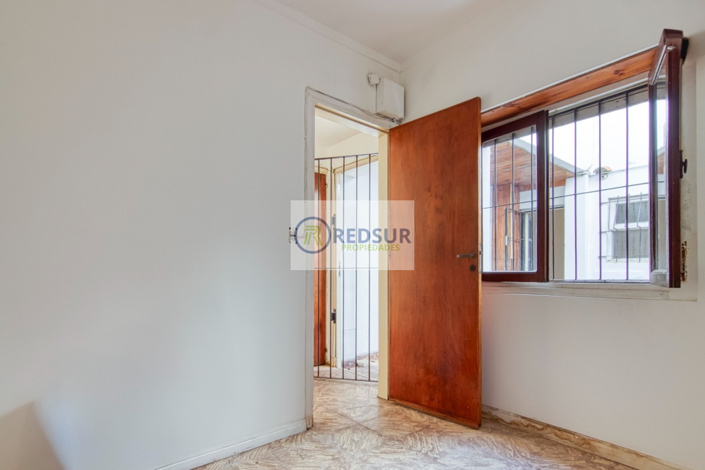 PROPIEDAD CON LOCAL COMERCIAL