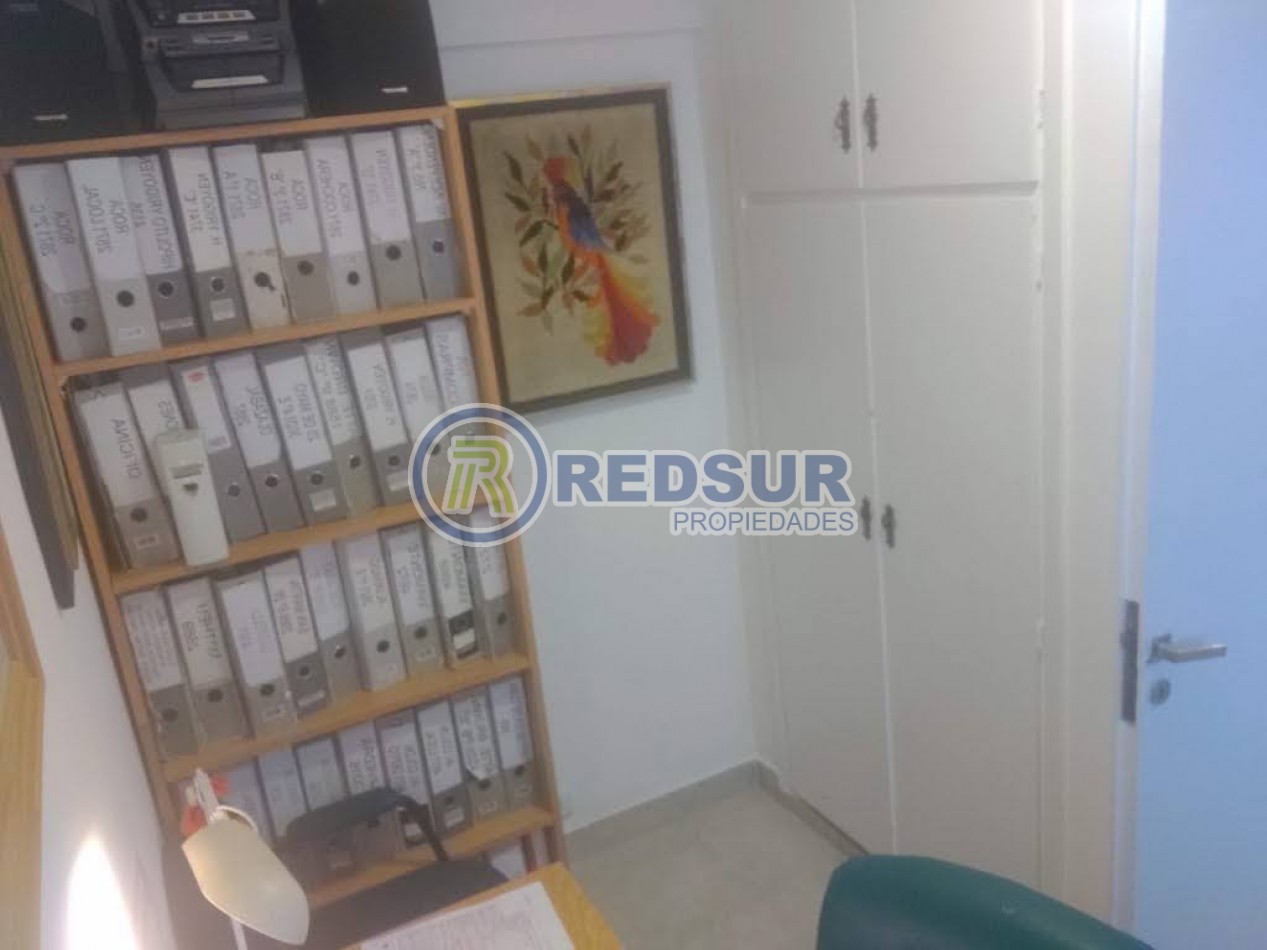 HERMOSO DEPARTAMENTO DE 4 AMBIENTES CON DEPENDENCIA Y CON COCHERA
