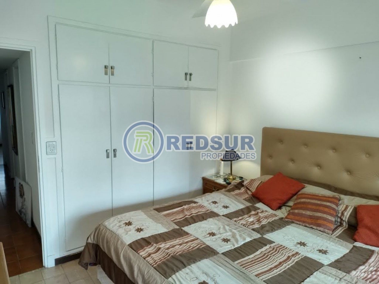 HERMOSO DEPARTAMENTO DE 4 AMBIENTES CON DEPENDENCIA Y CON COCHERA