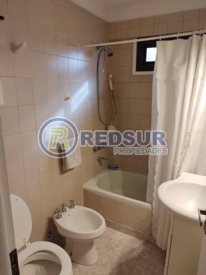 HERMOSO DEPARTAMENTO DE 4 AMBIENTES CON DEPENDENCIA Y CON COCHERA