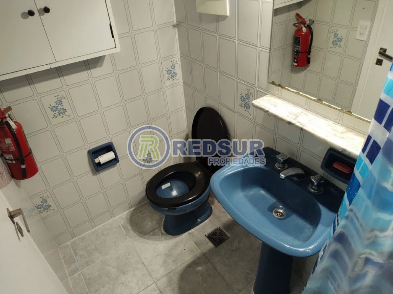 HERMOSO DEPARTAMENTO DE 4 AMBIENTES CON DEPENDENCIA Y CON COCHERA