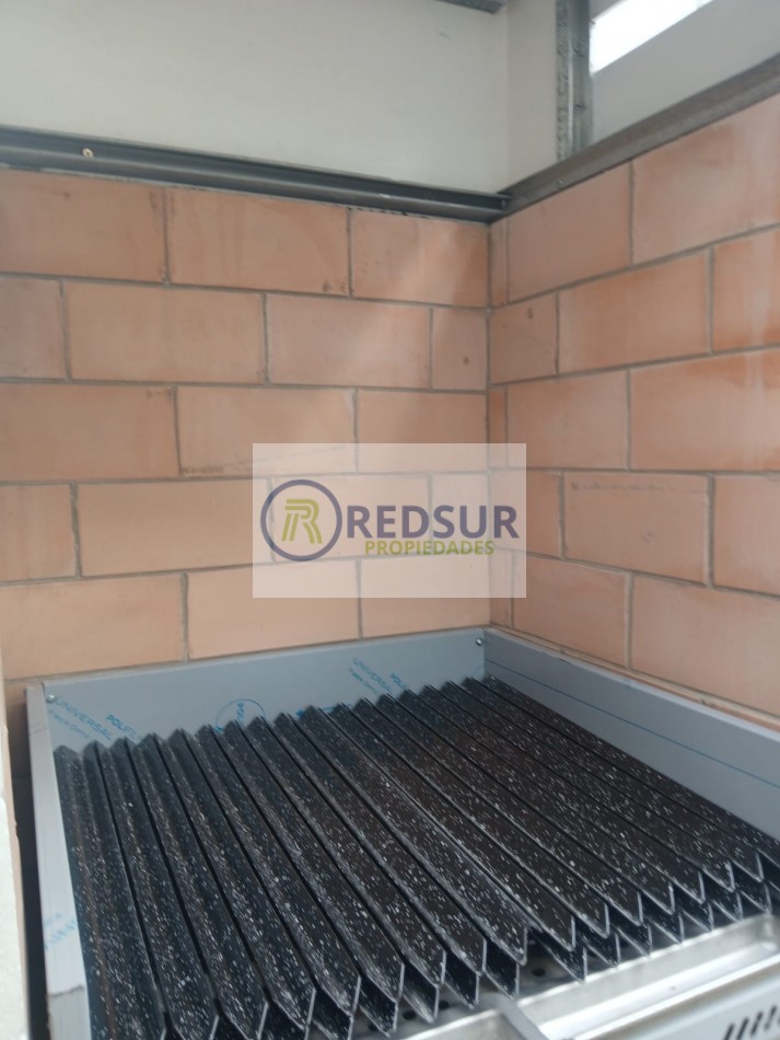 2 AMB RECICLADO CON BALCON Y PARRILLA