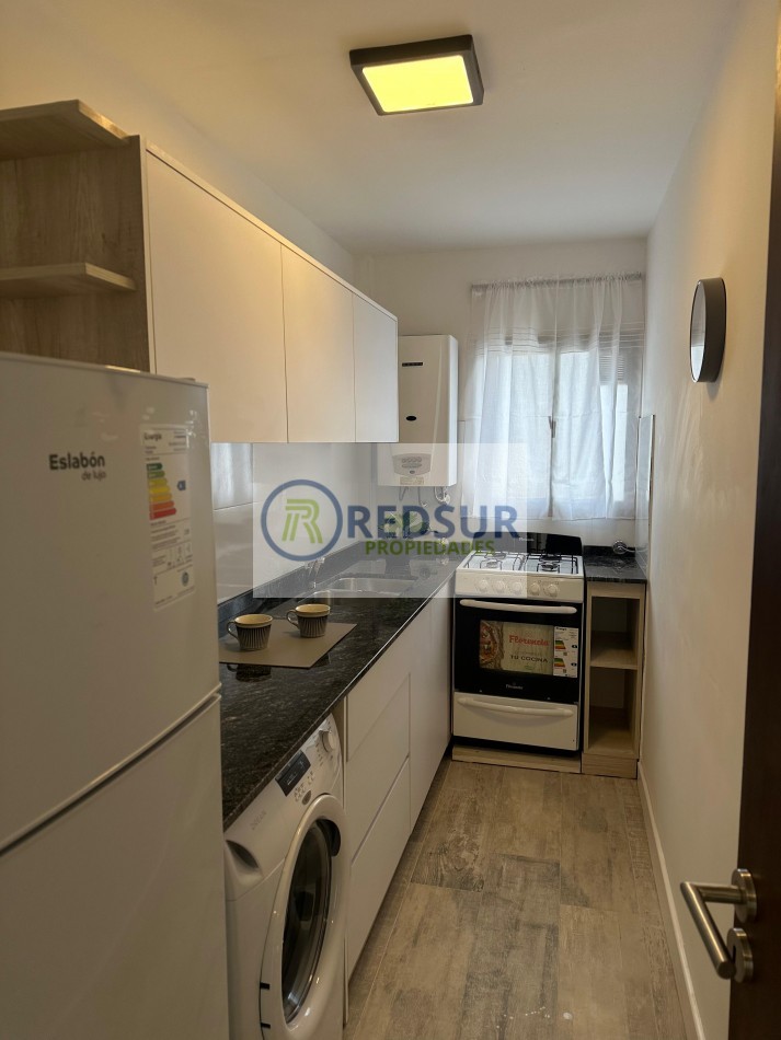 Departamento 3 ambientes a la calle con balcon frances y vista al mar en todos los ambientes