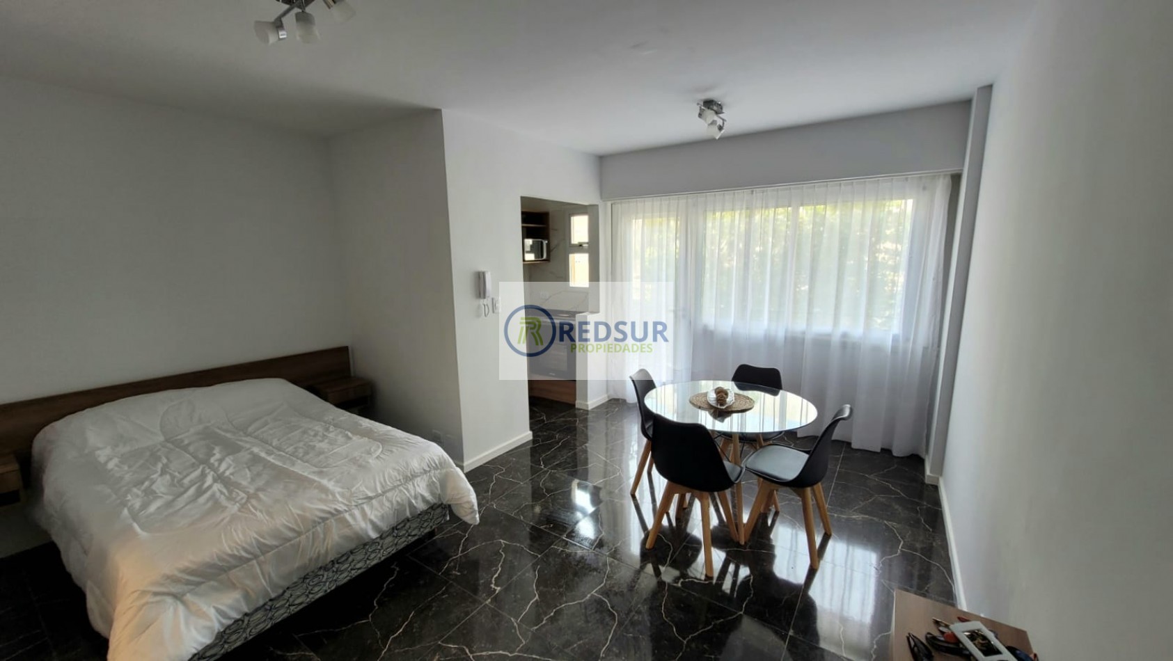 1 AMB EXTERNO CON BALCON