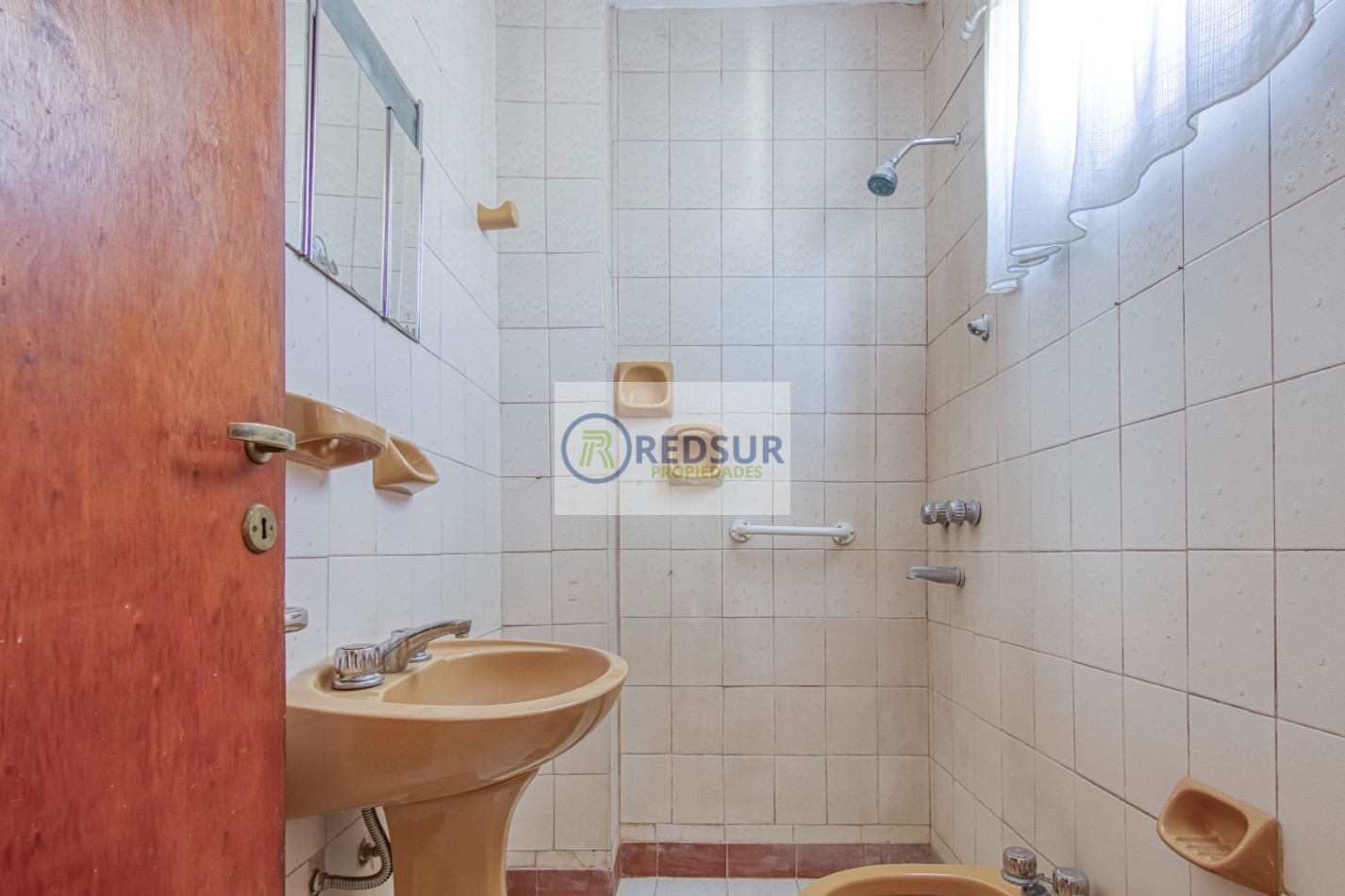 PROPIEDAD CON LOCAL COMERCIAL