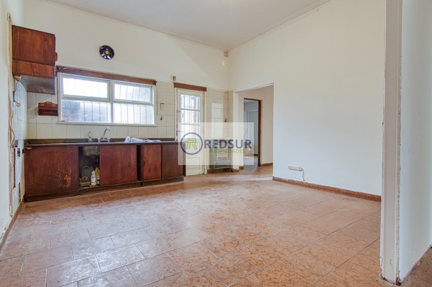 PROPIEDAD CON LOCAL COMERCIAL