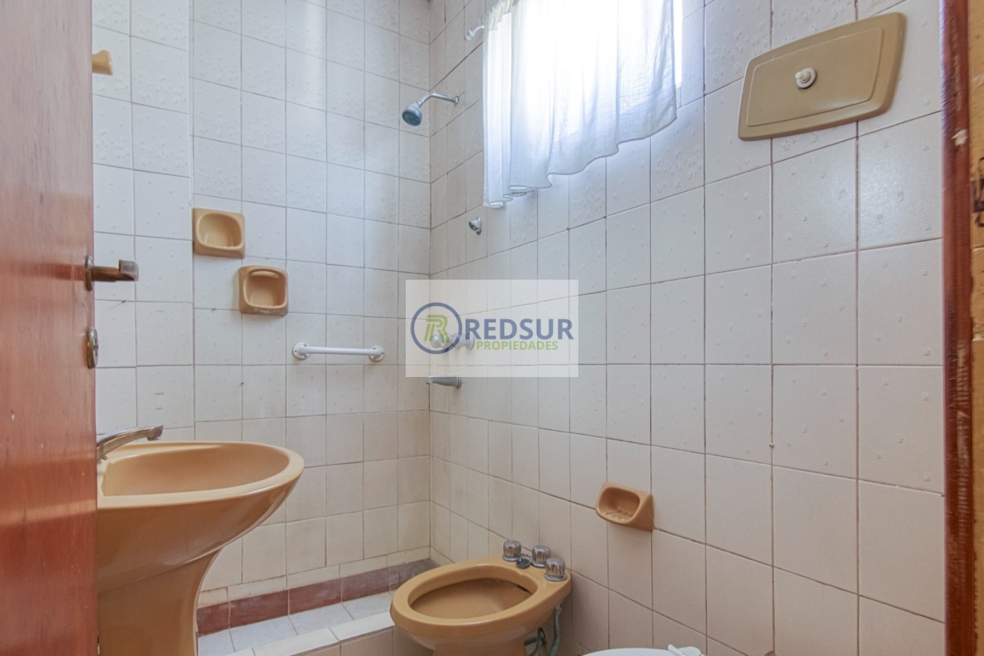 PROPIEDAD CON LOCAL COMERCIAL