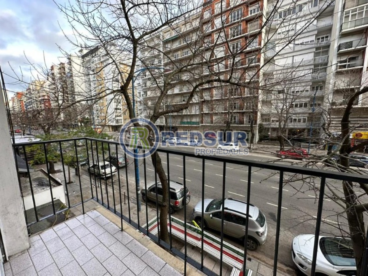 DOS AMBIENTES A LA CALLE CON BALCON