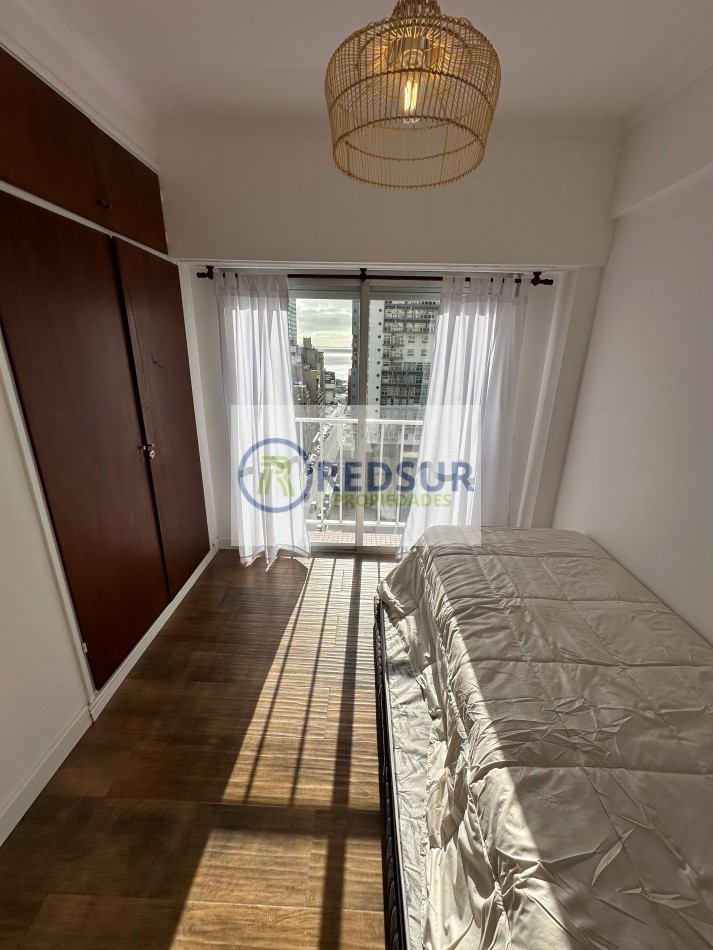 Departamento 3 ambientes a la calle con balcon frances y vista al mar en todos los ambientes