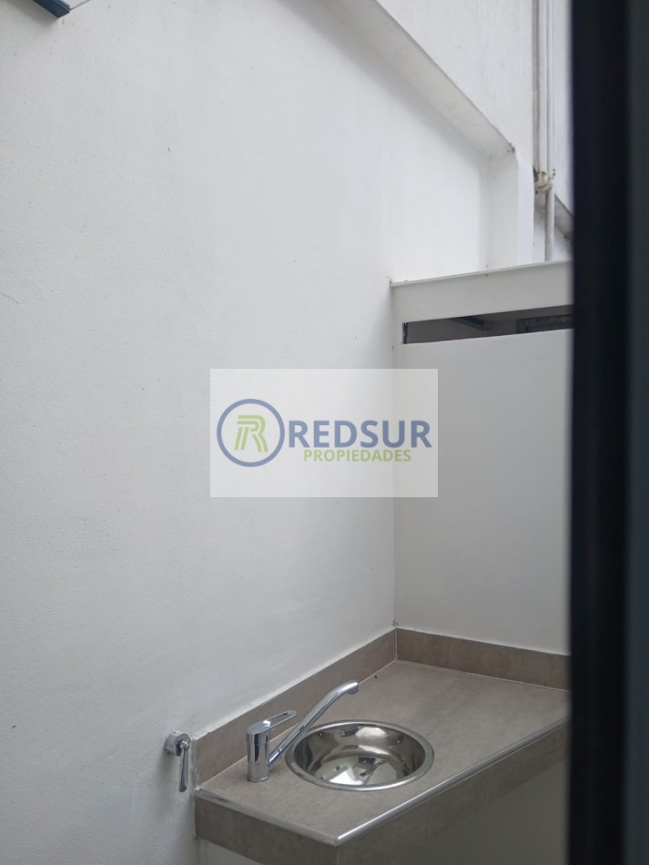 2 AMB RECICLADO CON BALCON Y PARRILLA