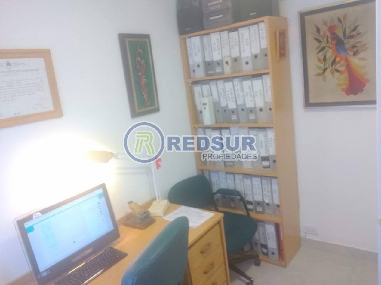 HERMOSO DEPARTAMENTO DE 4 AMBIENTES CON DEPENDENCIA Y CON COCHERA