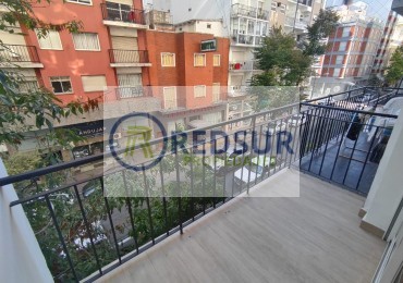 1 amb a la calle con balcon saliente