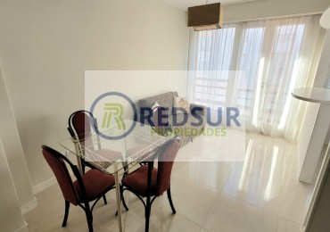 AMBIENTE Y MEDIO A LA CALLE CON BALCON