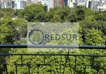 Departamento 2 ambientes con balcon frances y saliente 